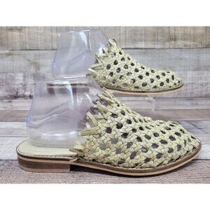 Free People Flats Womens size 37, US 6.5 Cream Frayed Mirage Woven Mules Slides